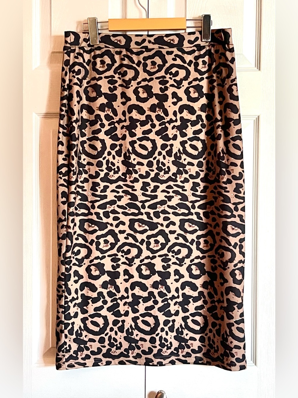 ✨ NEW Leopard Print Midi Skirt - Never Worn! ✨